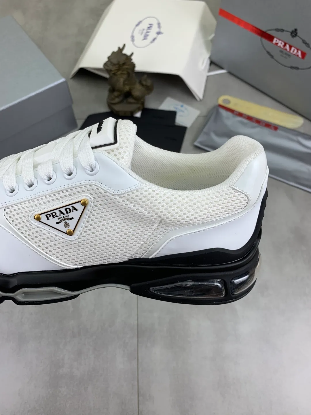 Men's men's shoes 💰P660 💰[New model] The top version is now available on the official website, 🆘 Air-cushion shock-absorbing thick-soled trendy brand (Prada) is the main popular model, avant-garde and versatile fashionable men's shoes, private version mold opening, cowhide surface splicing 1:1.. Simple fashion, original imported cowhide feet; the atmosphere and personality are more fashionable, eye-catching and pursuing class. It will subvert the old idea and be a must-have for fashion trendsetters with you! Must keep it for yourself ! Tall and comfortable, large and low, high-end quality workmanship. Code number: 38-45; 4 colors available.
